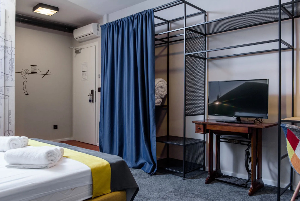 Stay Swanky Bed & Breakfast