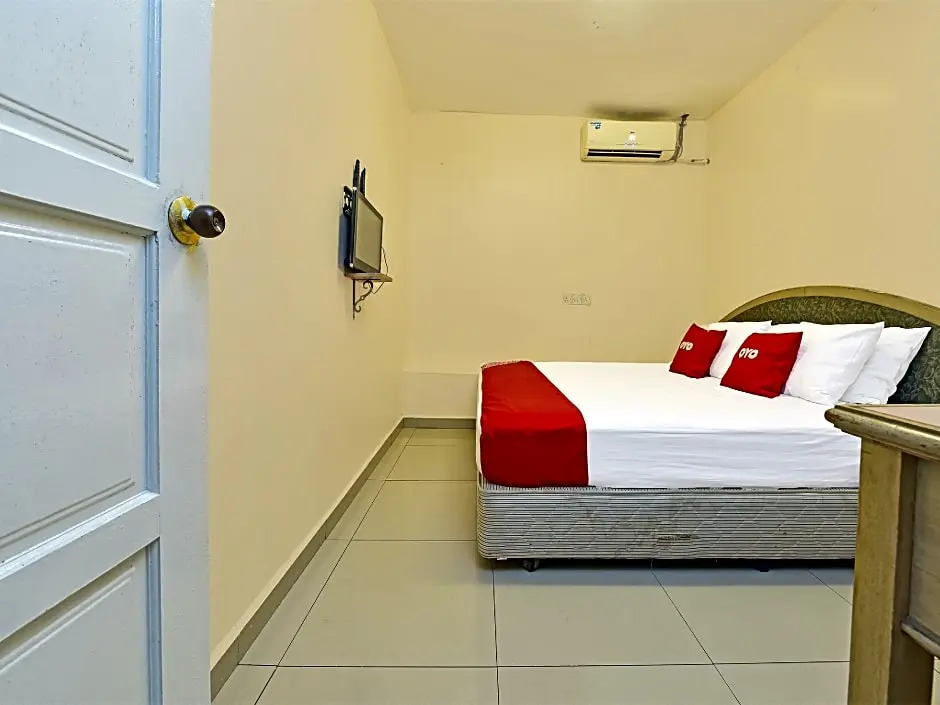 OYO 90585 D Pearl Hotel