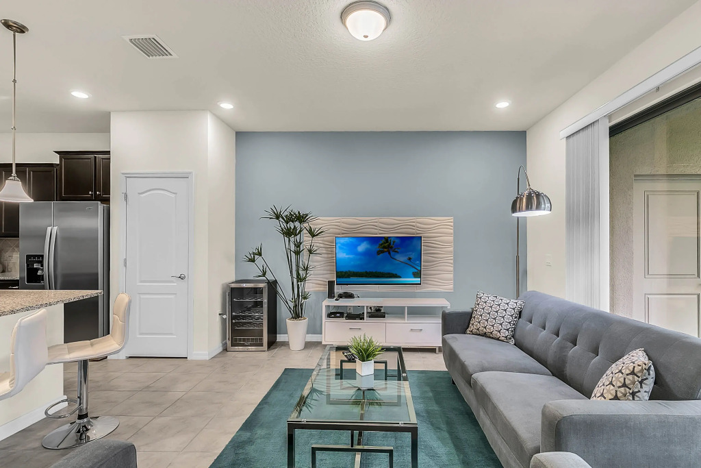 5 Bedrooms 4 Bathrooms Solterra 4643 Td