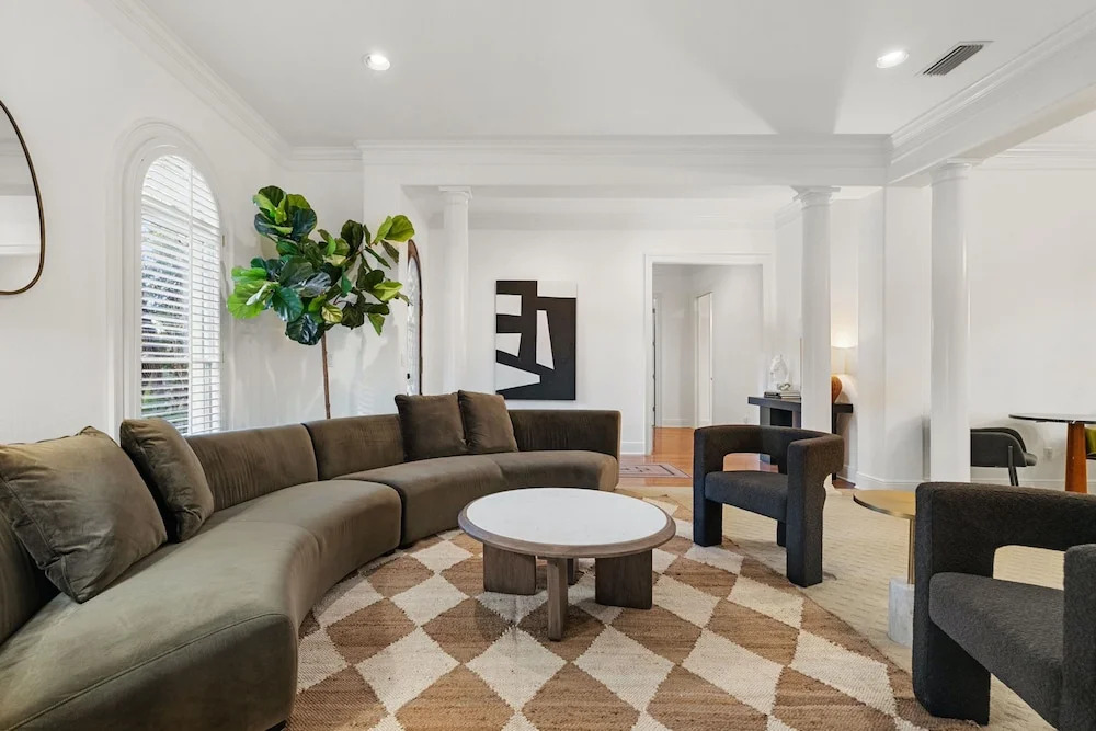 Chic & Secluded 4 BDR in Desirable Tarrytown!
