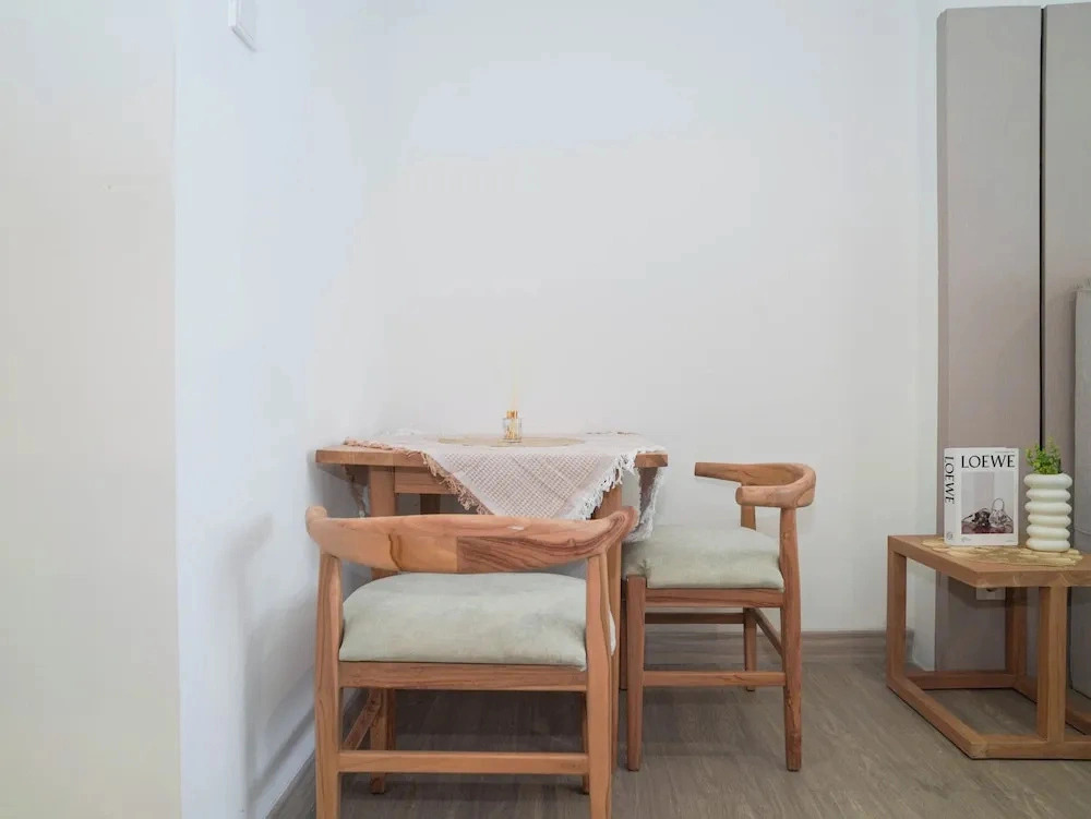 Chic Brown Touch Studio At Apartment Collins Boulevard