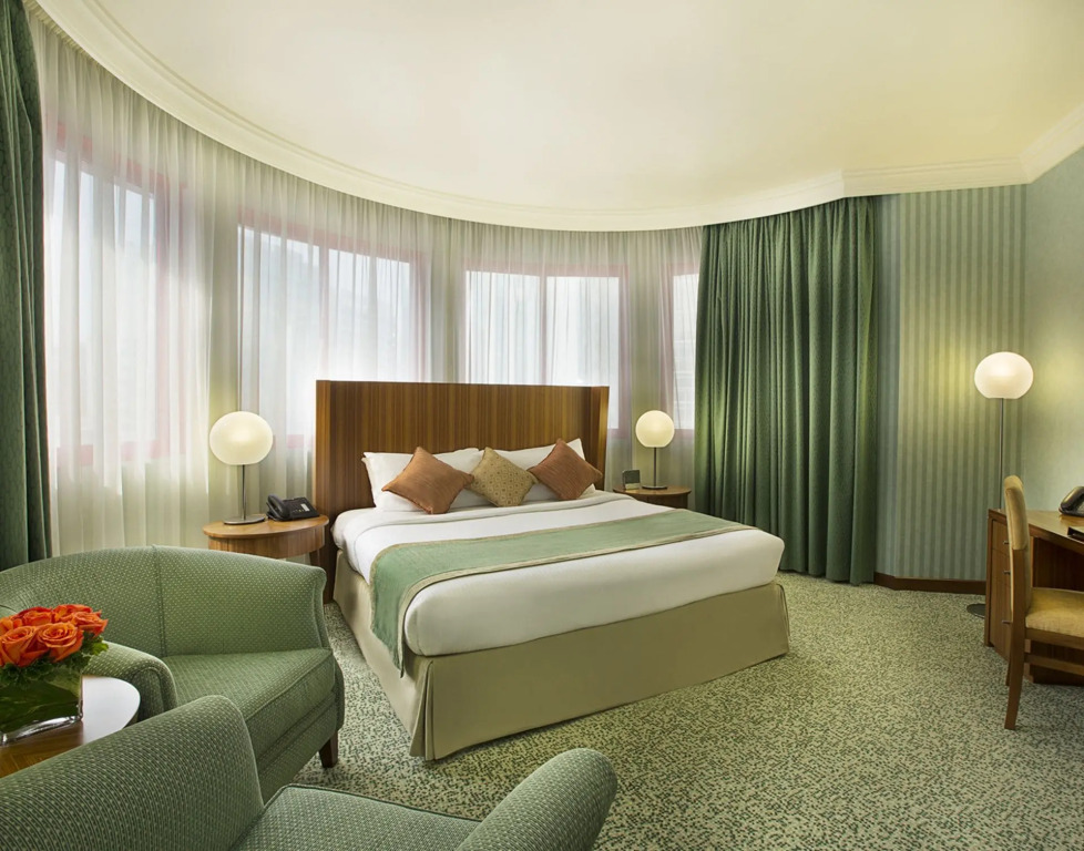 Отель City Seasons Al Hamra Hotel