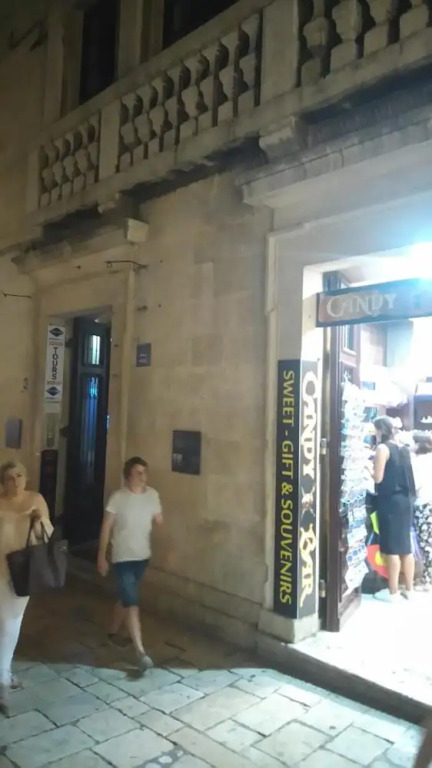 INCHY ACCOMMODATION - Deluxe Rooms & fully equipped kitchen in Diocletians Palace