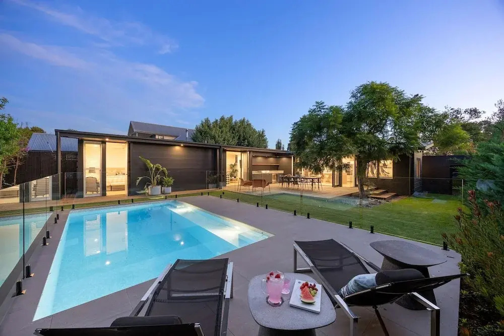Midnight Sands Luxe Beachside Designer With Pool