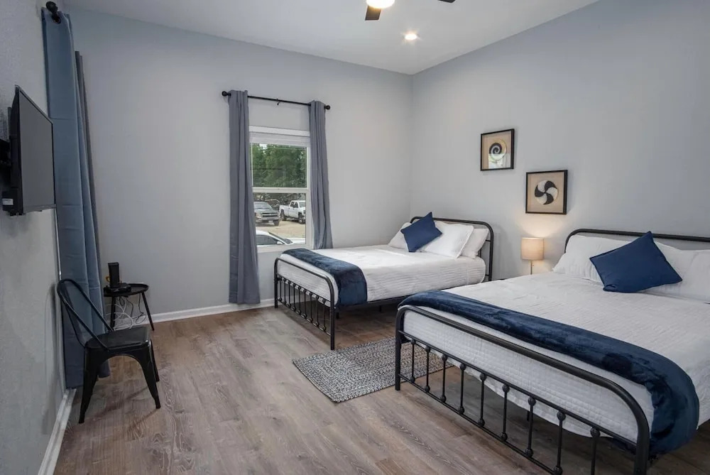 Your Dream Stay 4BR 2BA Near Downtown Riverwalk