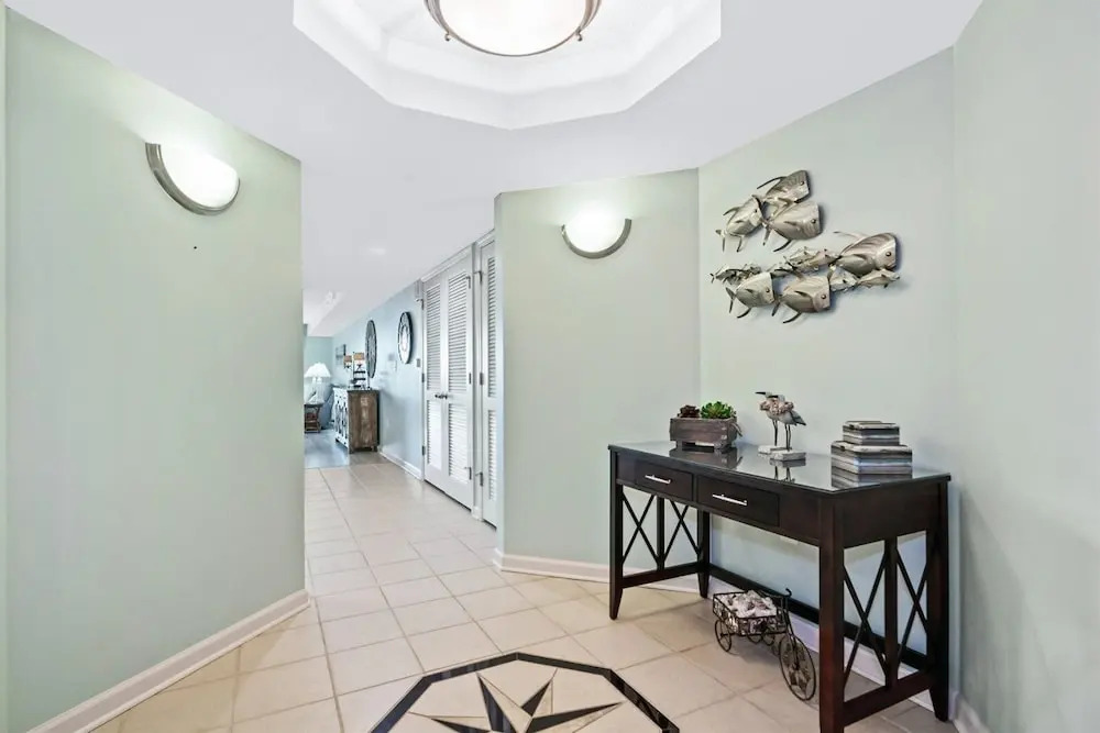Yacht Club Villas #1-1001