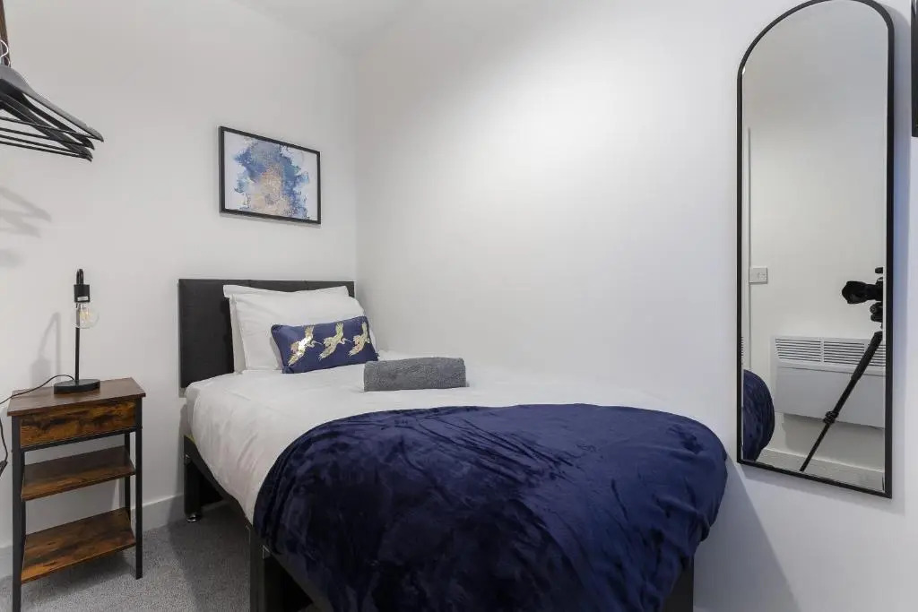 Charles Alexander Short Stay - Charnley House Apartments