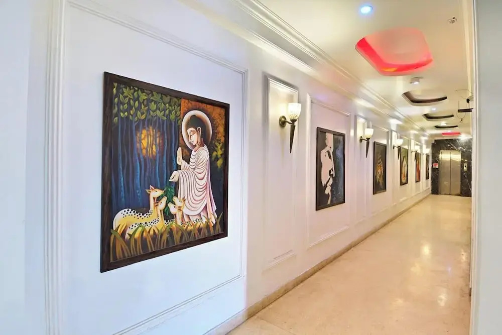 Hotel The INFINTY NEAR DELHI AIRPORT Breakfast,Dinner Include