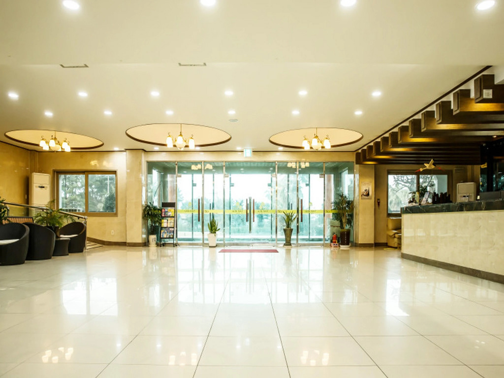 Whinstone Hotel & Resort