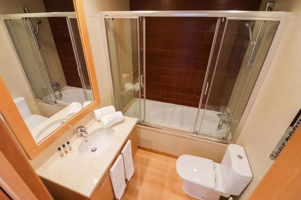 MC Suites Lagos with Pool and sea view