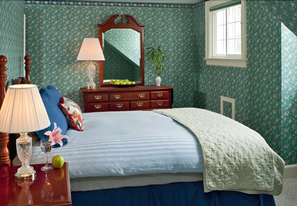 Applegate Inn