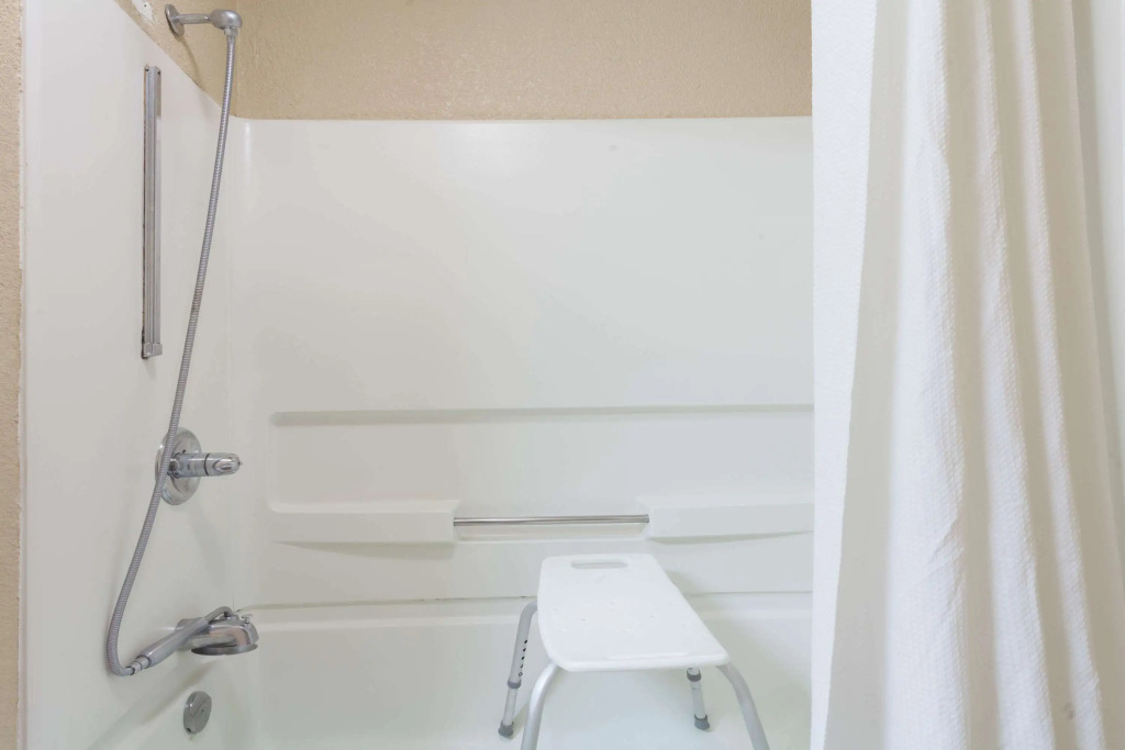 Travelodge by Wyndham Fort Wayne North