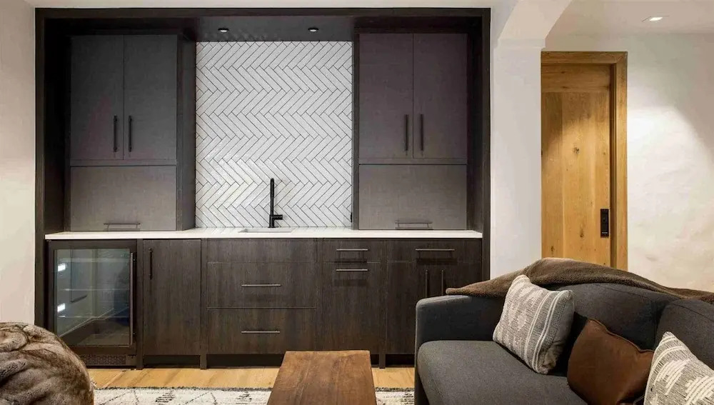 Vail Village Luxury 4 Bedroom, Steps to Slopes!