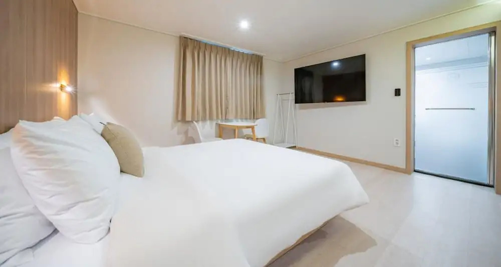 Two H Hotel