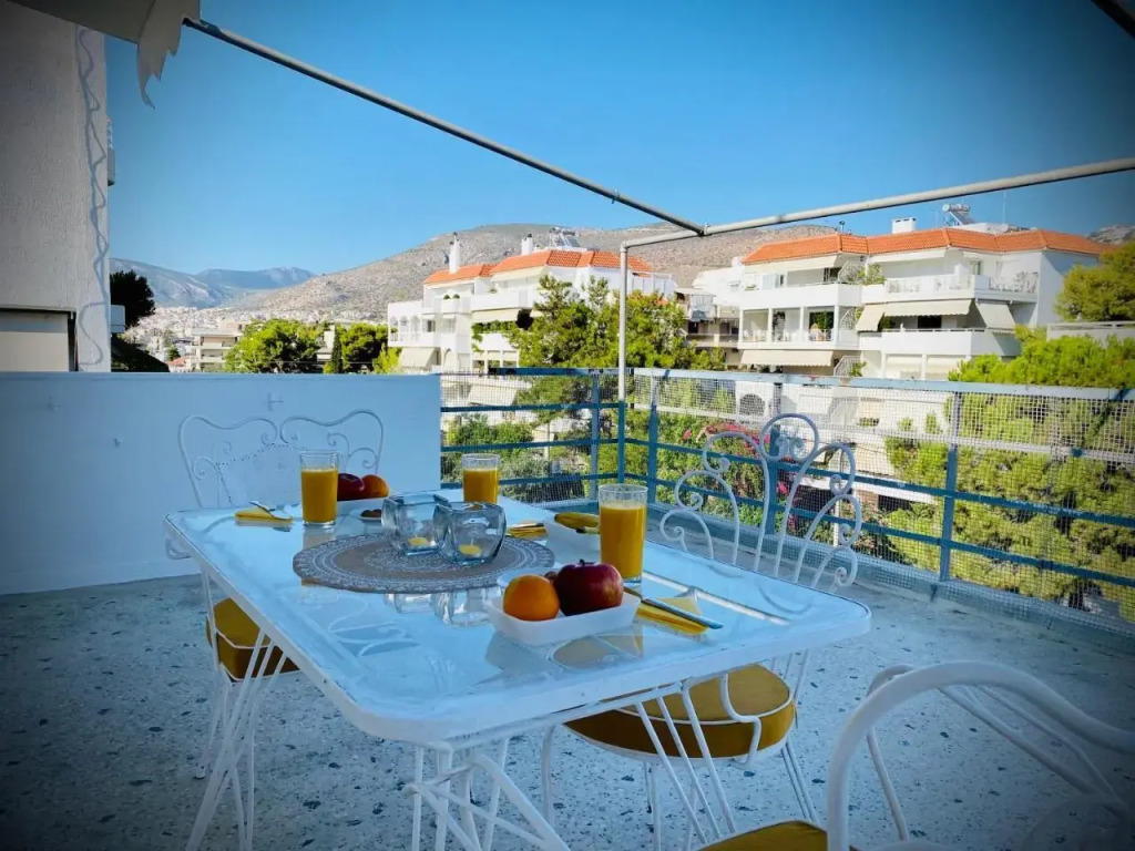 Lovely 50 sq penthouse & 25 sq balcony @ Glyfada