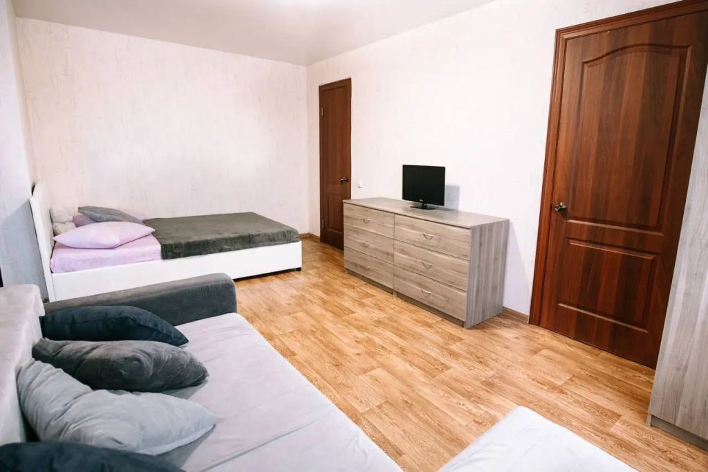 Dzerzhinskogo 10 Dvuhkomnatnye apartamenty v tsentre rjadom s KuzGTU