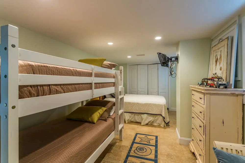 4219 13th Street by Hodnett Cooper