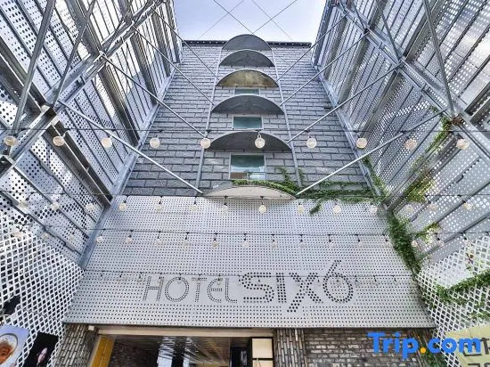 Hotel Six
