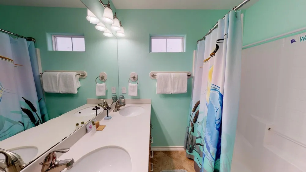 Orange Flamingo 3 Bedroom Home