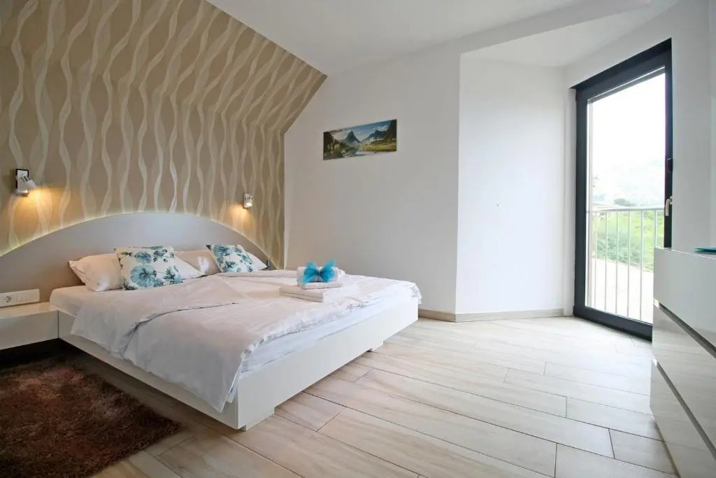 Villa Oslo - luxury place with sea views & heated pool, 300m far from sandy beach