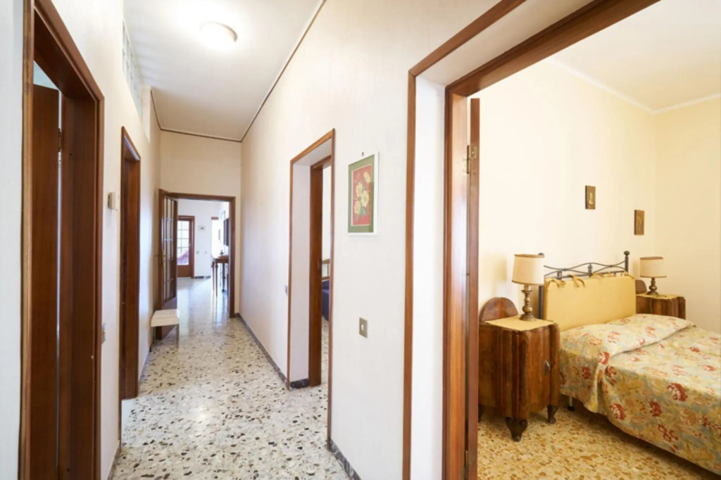 Bright apartment with a beautiful lagoon view.-Mura di Levante