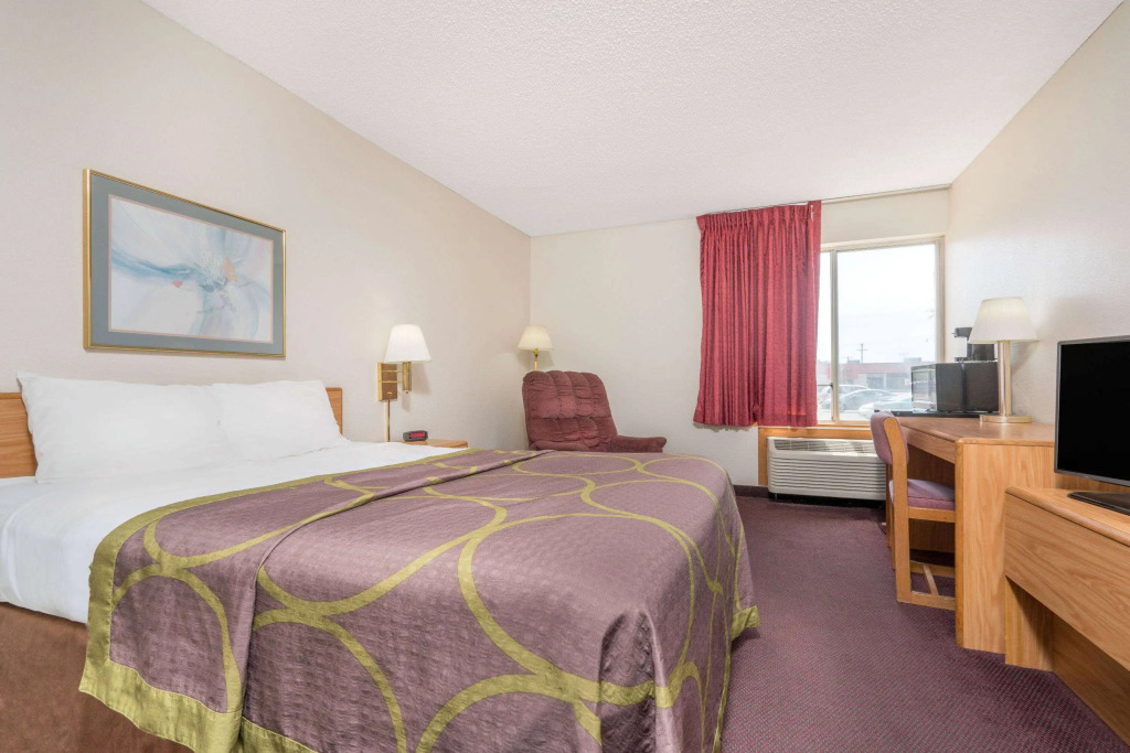 Super 8 by Wyndham Menomonie WI