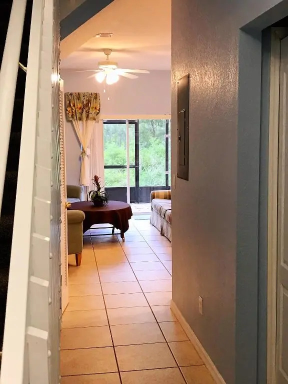 Cozy 4Bdrm/3Ba Townhome, 6 Miles to Disney & Shops