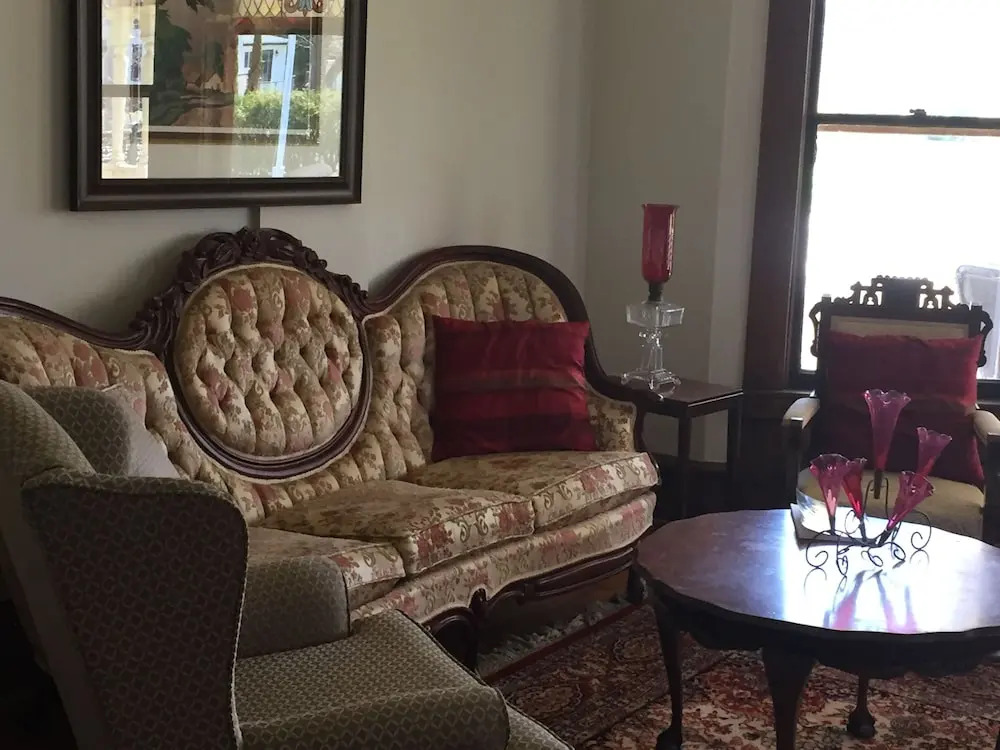 Green Oaks B&B