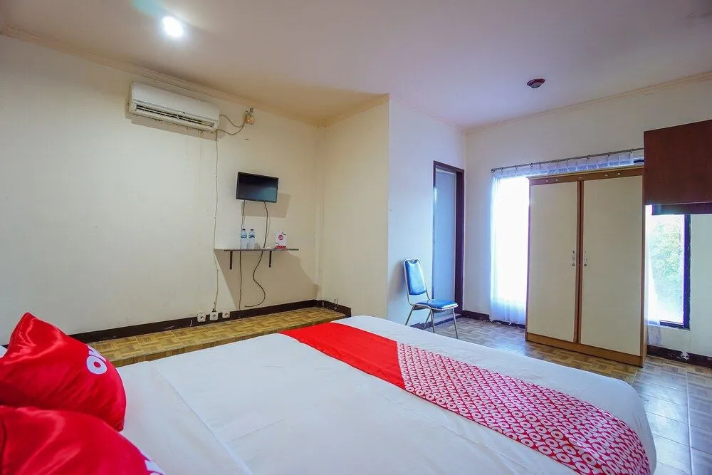 OYO 2217 Galaxy Hotel
