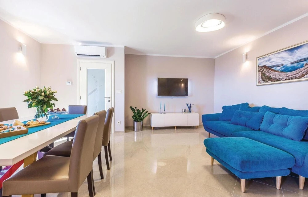 Amazing Home in Praputnjak With Wifi and 5 Bedrooms