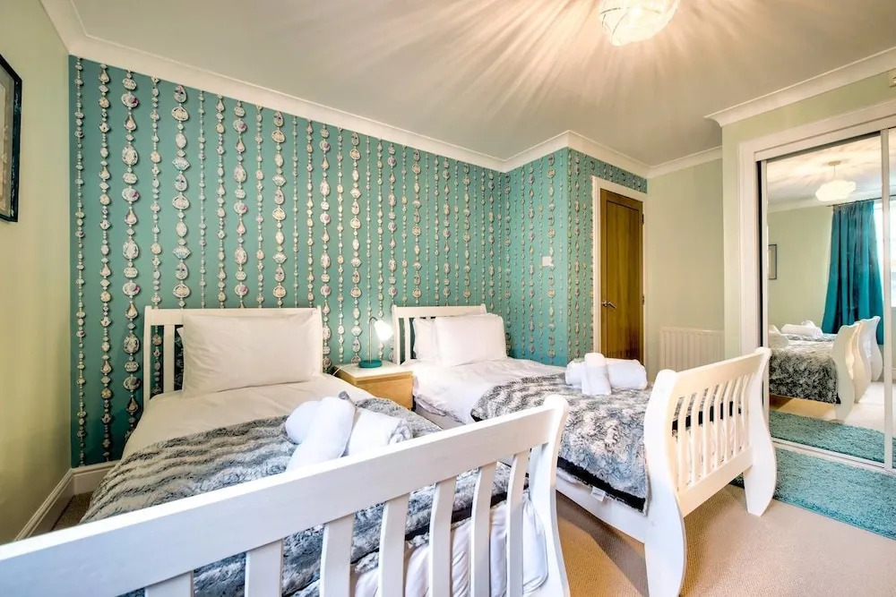 3bed/3bath Townhouse With Free Parking and Balcony
