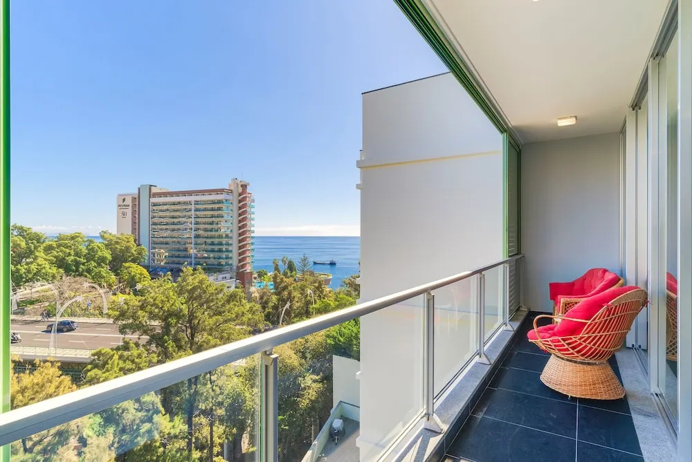 Century House with private pool by Holiday Rental Madeira
