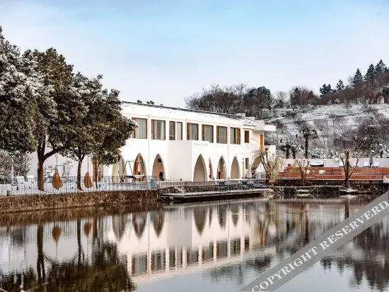 Zhi Lan Qiu Lakeside Homestay