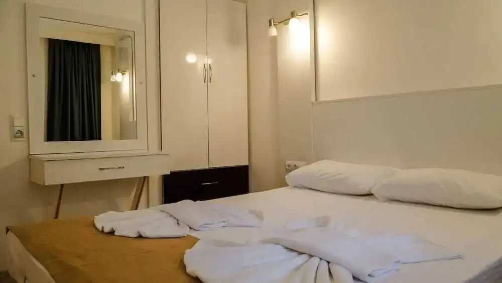 Özgür Apart