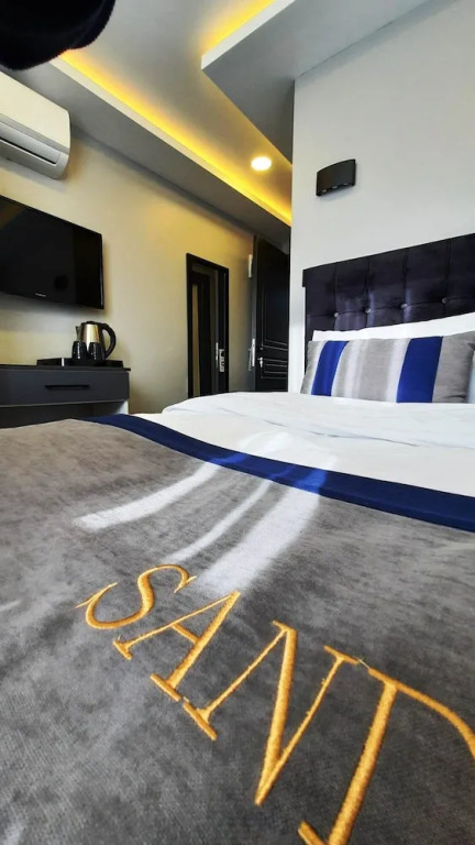 SAND DOOR HOTEL