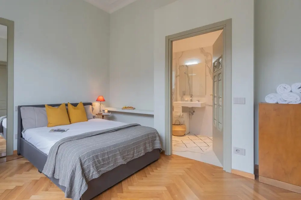 Garibaldi's Balcony by Rent all Como