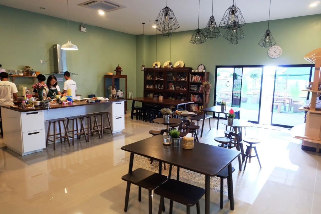 Hom Hostel & Cooking Club