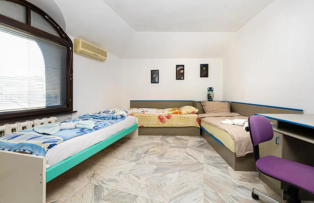 Spacious 2-Bedroom Maisonette in City Centre
