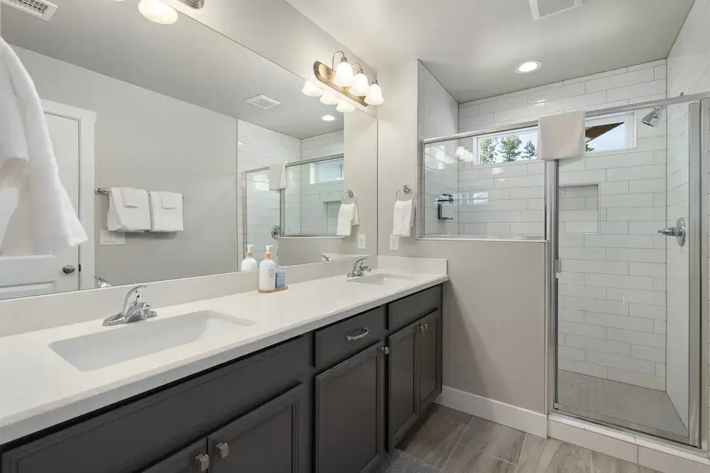 NEW Alamo Alpine Retreat Sleeps 11 3 Showers