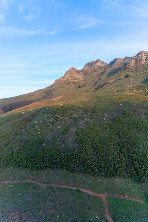 Disa Park Studio with Mountain Views