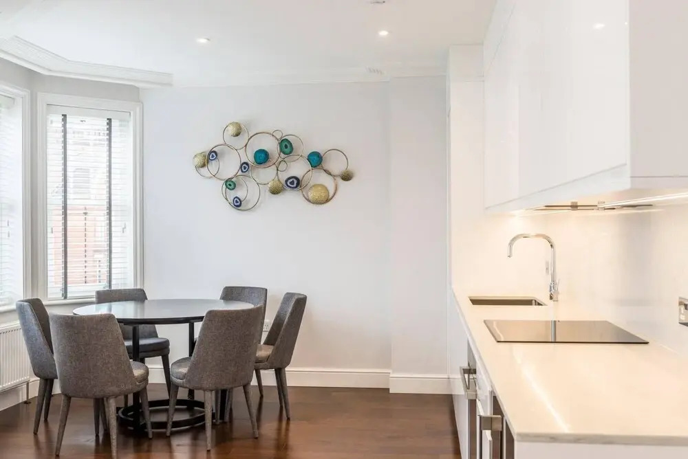 Light and Airy Central Three Bed Flat