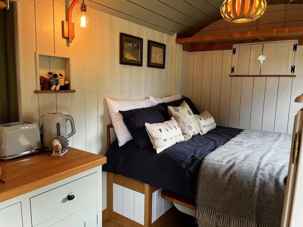 The Crooked Gate - Luxury Romantic Getaway