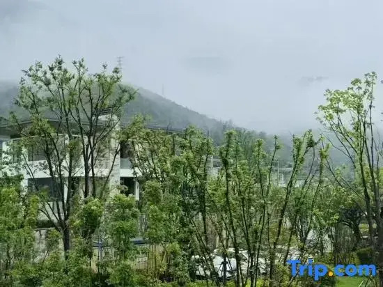 Jinshun Tianhua Hotel (Lushui No.1 Middle School in Nujiang)
