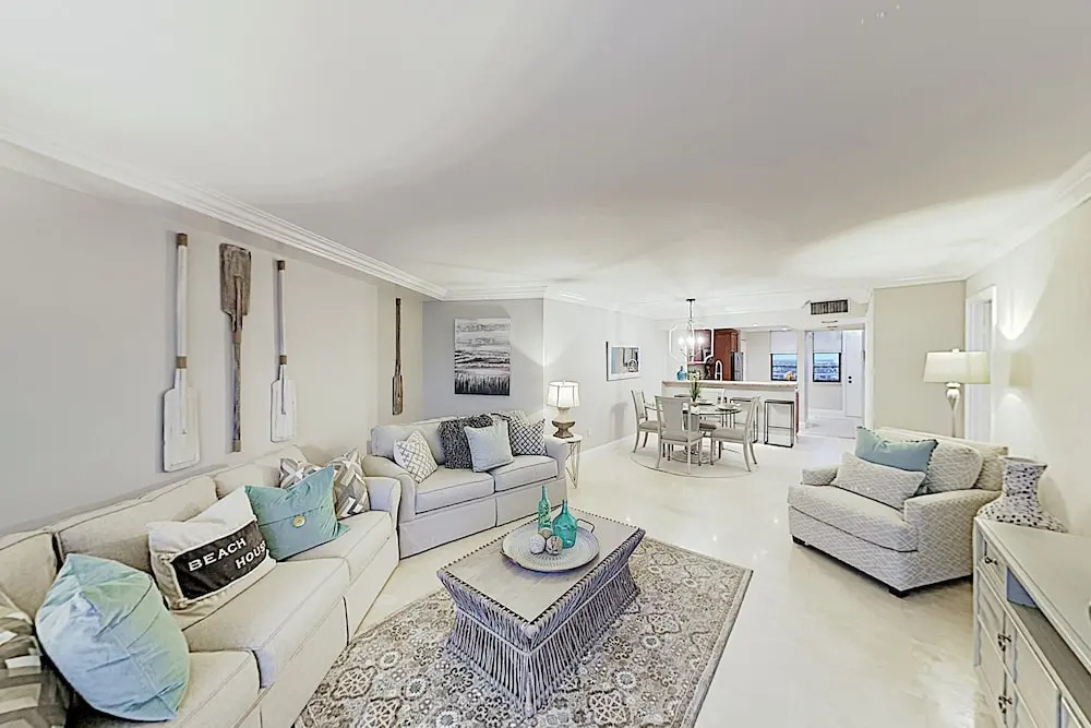Chic High-rise W/ Gulf Views, Pool & Hot Tub 2 Bedroom Condo