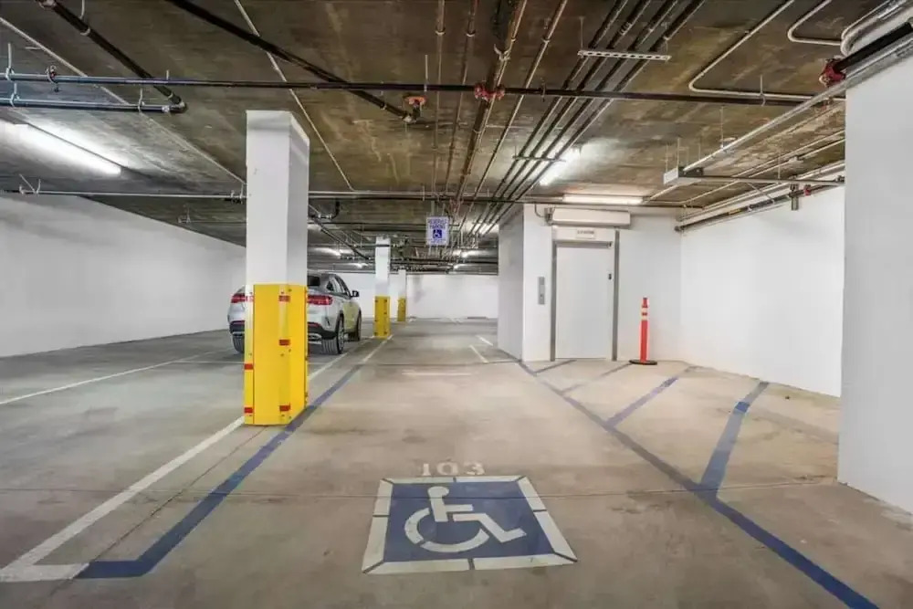 Newly Built Pasadena Retreat Parking Great Location