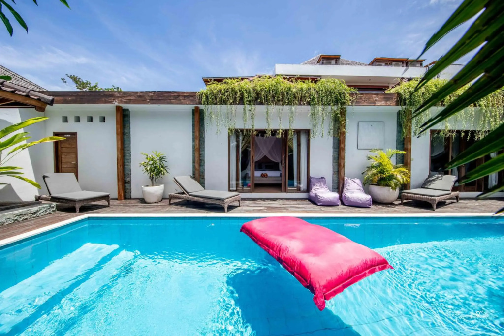 Elvano villa in heart of seminyak and near beach