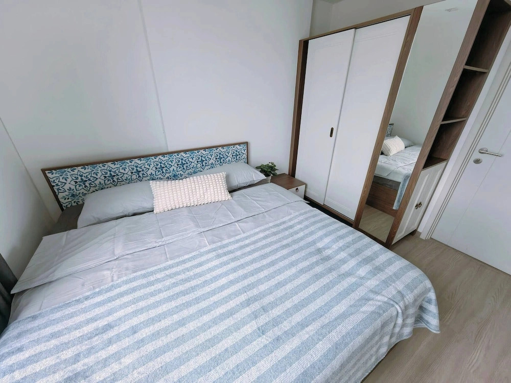 Friendly 2BR in Phuket Central With Pool & gym