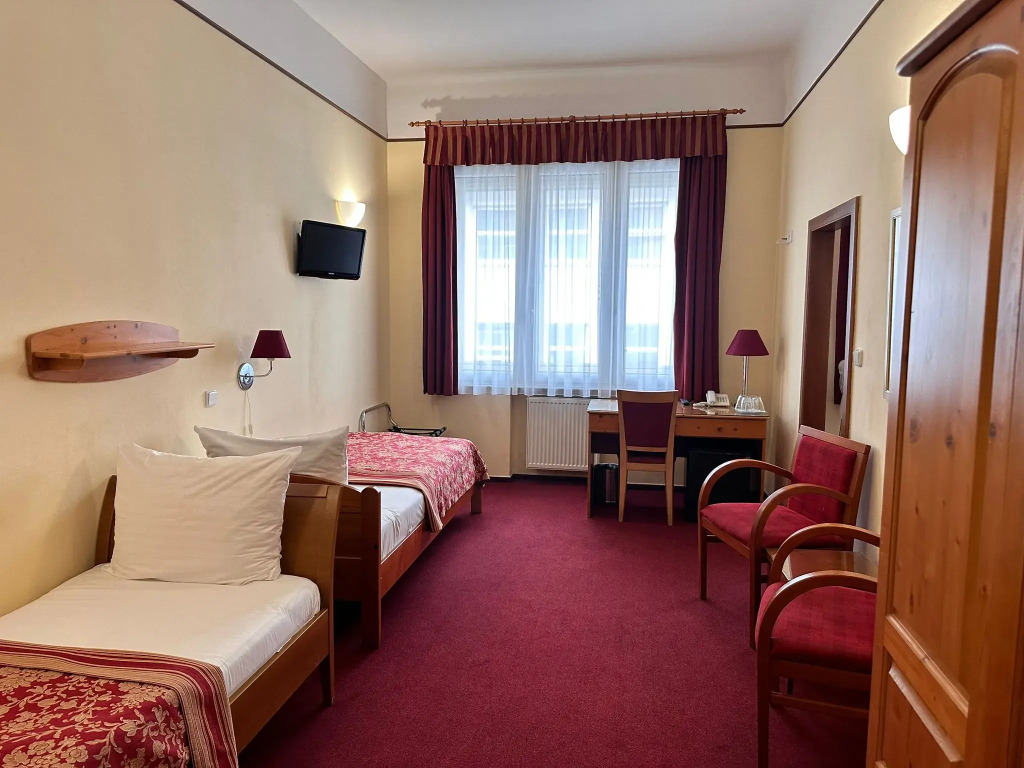 Cloister Inn Hotel