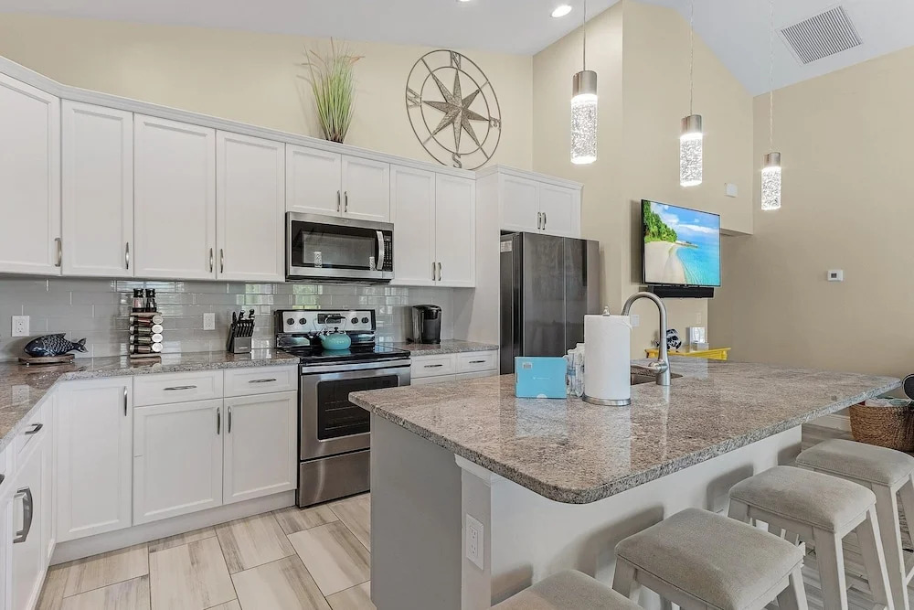 Welcome To 246 Delmar Ave - Vacation Rental 3 Bedroom Home by RedAwning