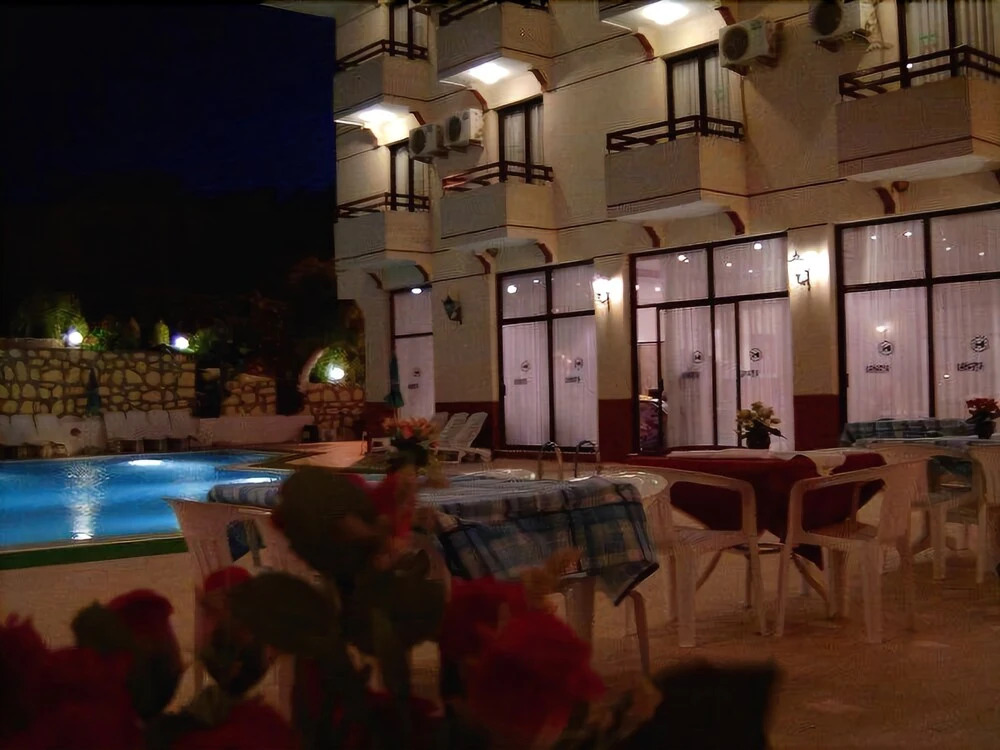 Kanarya Hotel